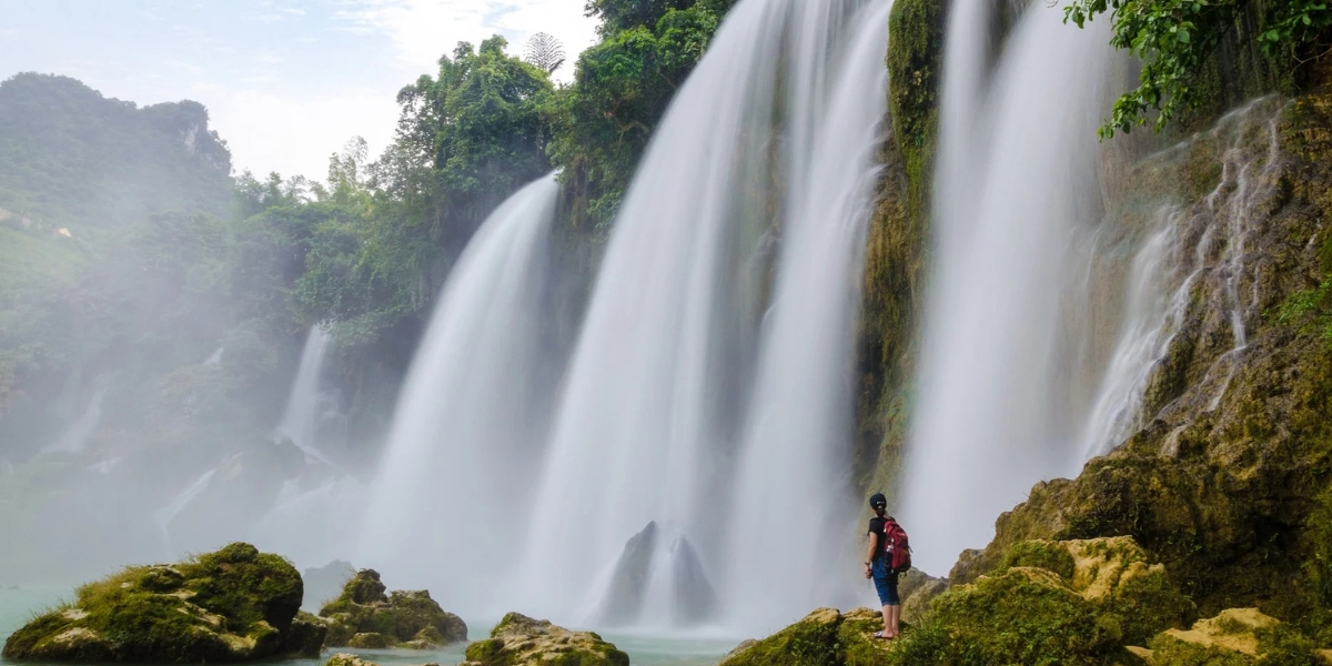 Traveller planning itinerary with map and travel budget notes